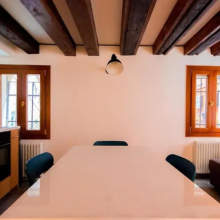 La Casa Ai Frari - Su Tre Livelli - Centro