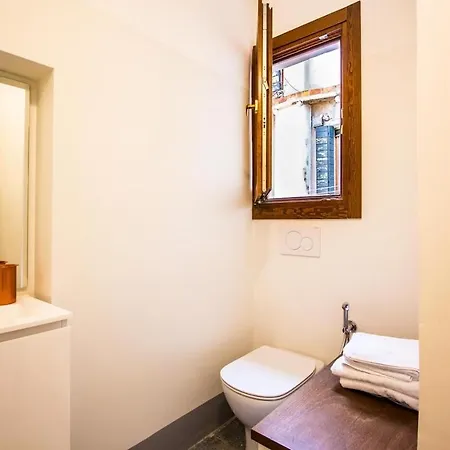 La Casa Ai Frari - Su Tre Livelli - Centro 公寓