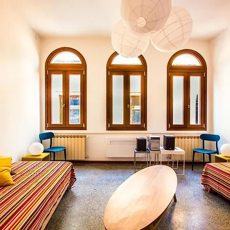 La Casa Ai Frari - Su Tre Livelli - Centro 公寓