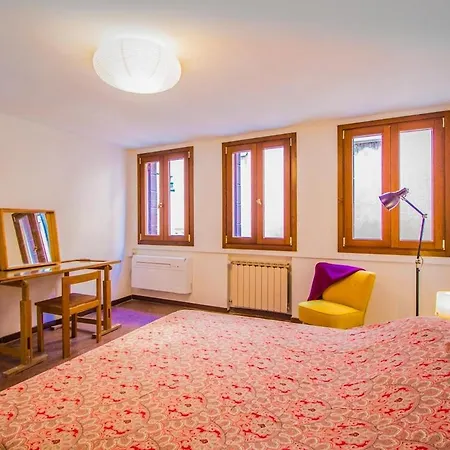 公寓 La Casa Ai Frari - Su Tre Livelli - Centro *