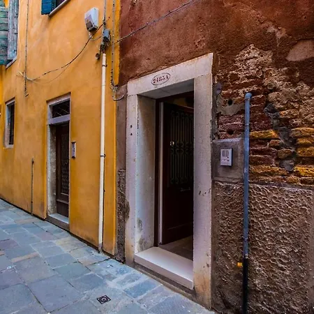 La Casa Ai Frari - Su Tre Livelli - Centro *