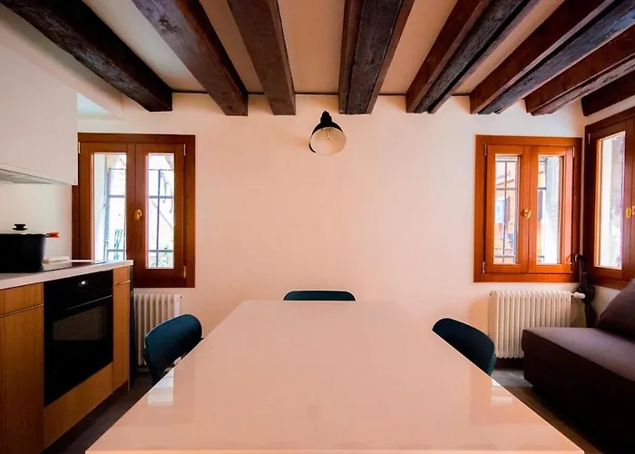 La Casa Ai Frari - Su Tre Livelli - Centro