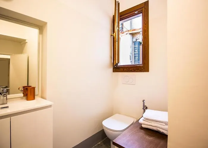 La Casa Ai Frari - Su Tre Livelli - Centro Appartement