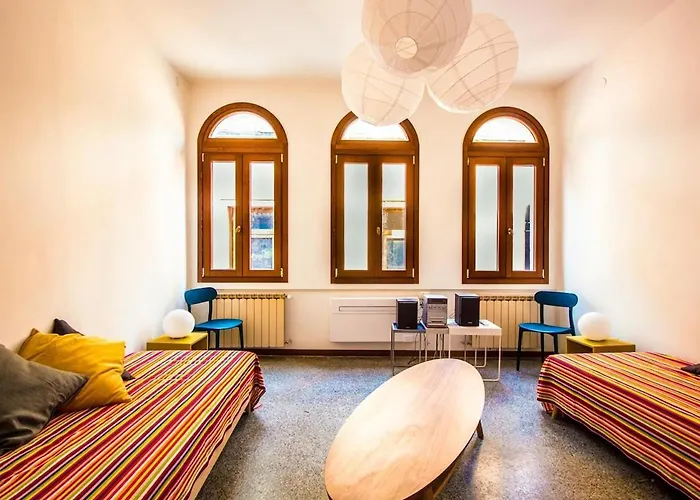 La Casa Ai Frari - Su Tre Livelli - Centro Appartement