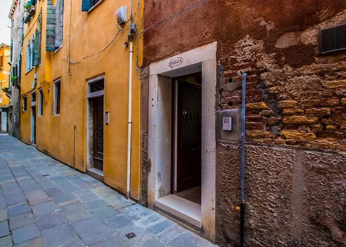 La Casa Ai Frari - Su Tre Livelli - Centro *