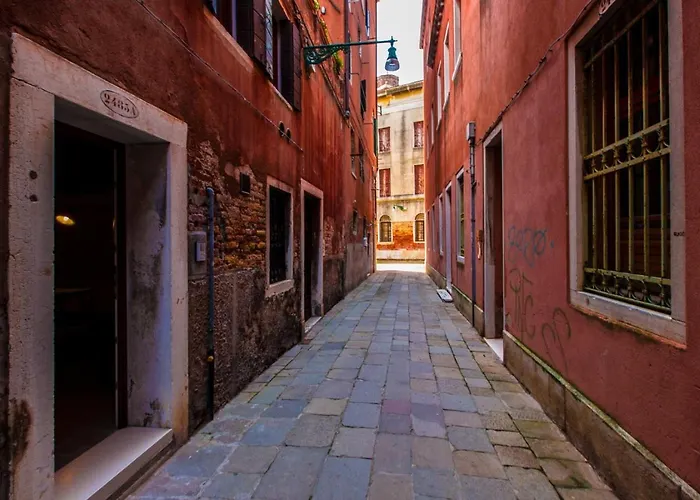 La Casa Ai Frari - Su Tre Livelli - Centro * Venetië