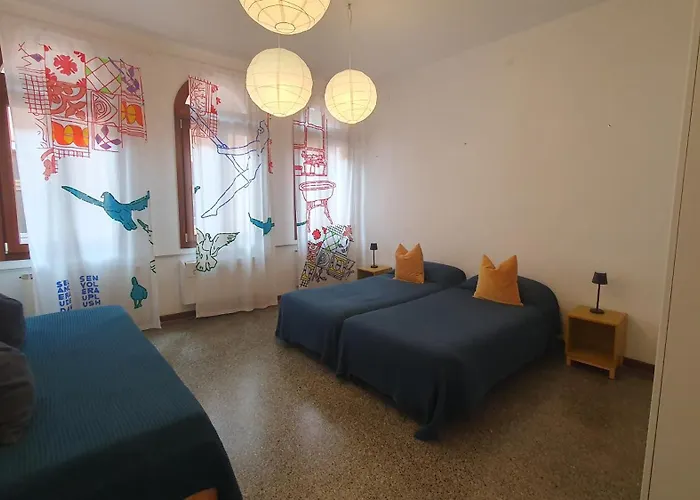 La Casa Ai Frari - Su Tre Livelli - Centro Appartement