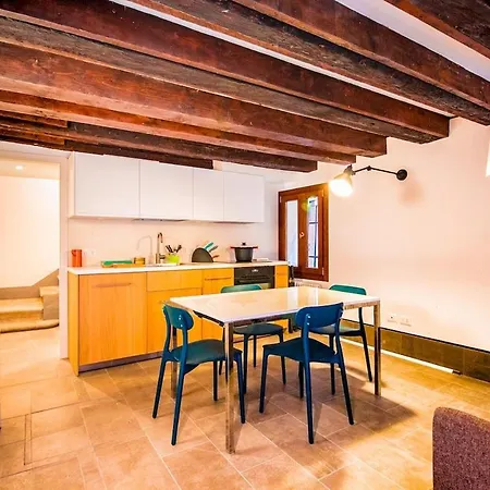 Private House On 3 Levels In The Centre Of